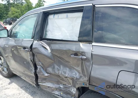 2017 Toyota Highlander Hybrid Limited Platinum из США, поврежденный, VIN 5TDDGRFH3HS023117